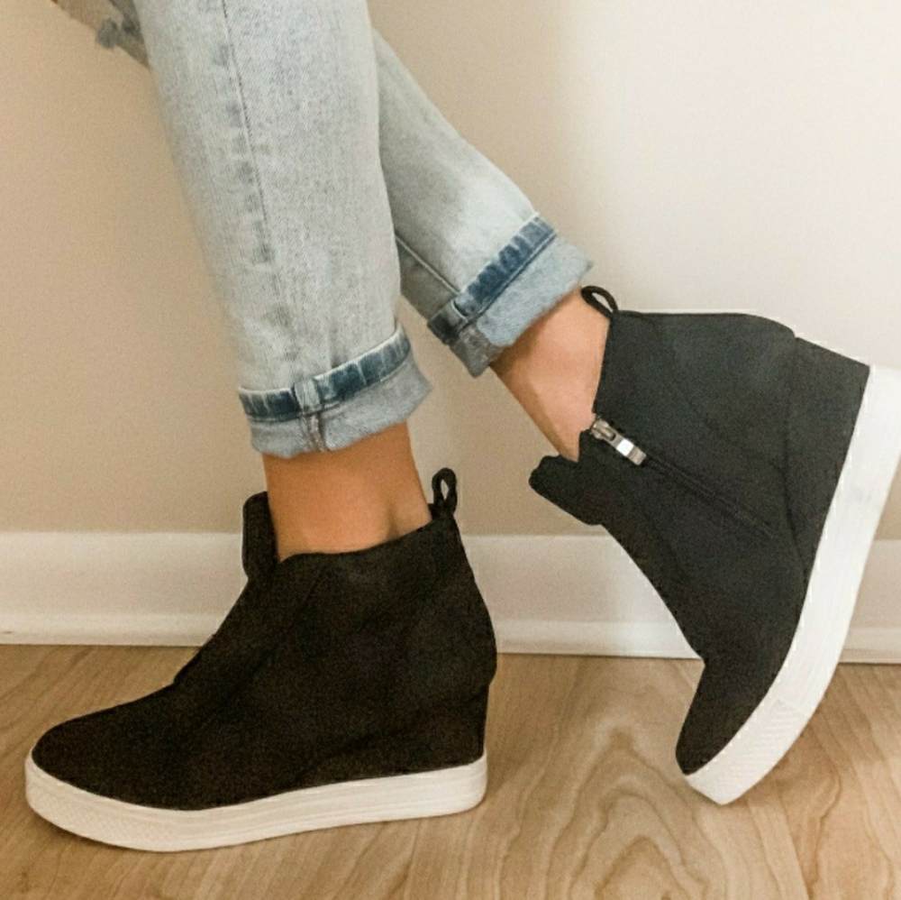 🖤 Black wedge heeled sneakers